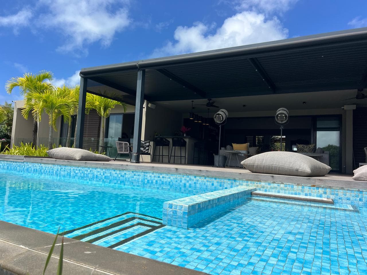 Villa pieds dans l'eau